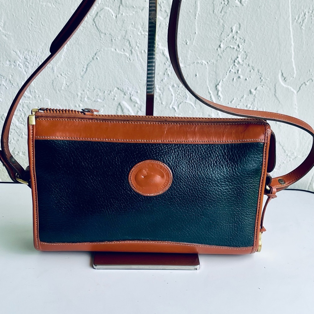 VINTAGE DOONEY & BOURKE BLACK TAN CLUTCH CROSSBODY BAG ADJUSTABLE STRAP